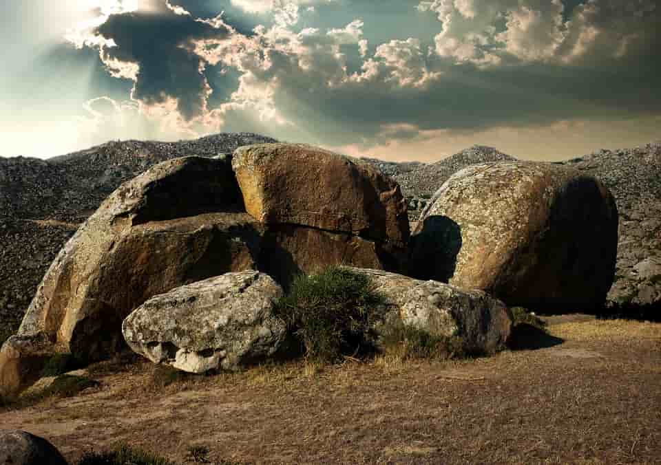 Άγνωστα νεκροταφεία βρυκολάκων σε μυστηριώδη ερημονήσια της Ελλάδας