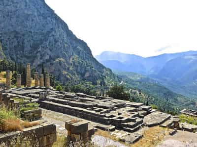 Τι Υπάρχει Κάτω από το Μαντείο των Δελφών