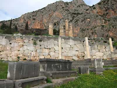 Τι Υπάρχει Κάτω από το Μαντείο των Δελφών