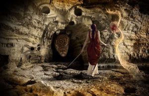 Τι Υπάρχει Κάτω από το Μαντείο των Δελφών. Το Χάσμα, το Άδυτο και το Πνεύμα της Πυθίας Τι Υπάρχει Κάτω από το Μαντείο των Δελφών. Το Χάσμα, το Άδυτο και το Πνεύμα της Πυθίας