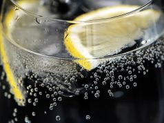 Πως να φτιάξουμε αλκαλικό νερό για να αντιμετωπίσουμε την κόπωση, τα πεπτικά προβλήματα και για πρόληψη καρκίνου ποτήρι νερό με λεμόνι