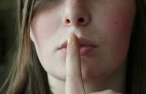 Τι συμβαίνει όταν ανακοινώνουμε τα σχέδιά μας στους άλλους