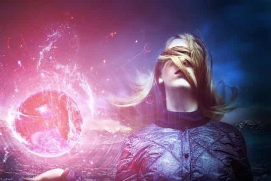 7 Σημάδια ότι Λαμβάνετε Κοσμικές Πληροφορίες που ΔΕΝ Πρέπει να Αγνοήσετε