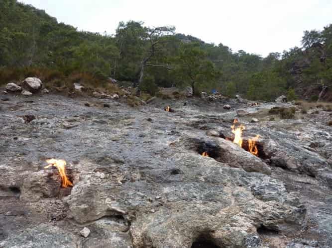 Ο Καιόμενος Βράχος στο όρος Όλυμπος της Αττάλειας