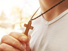 Το πείραμα για τον Χριστιανικό Σταυρό που «τάραξε» πιστούς και μη, ότι έχει θαυματουργικές ιδιότητες μα τελικά δεν αναγνωρίστηκε και κρίθηκε ως παραπληροφόρηση Το πείραμα για τον Χριστιανικό Σταυρό που λέγεται ότι «τάραξε» πιστούς και μη