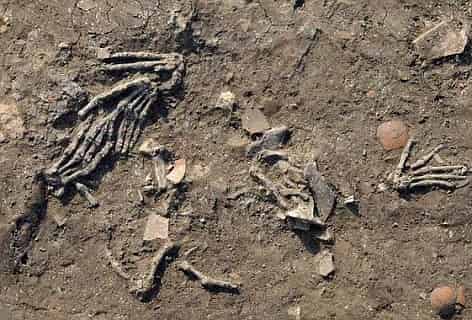 Όταν Βρήκαν Αυτά τα Χέρια 3.600 ετών Κατάλαβαν ότι ΚΑΤΙ ΔΕΝ ΠΗΓΑΙΝΕ ΚΑΛΑ !!! 
