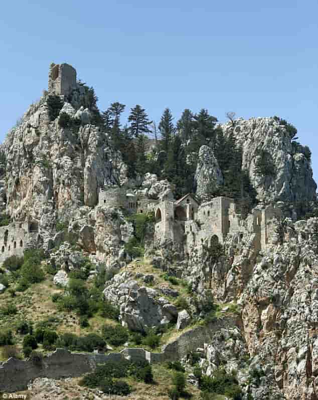 Επισκέφθηκαν τον Άγιο Ιλαρίωνα Κύπρου. Αυτό όμως που Φωτογράφησαν ΤΟΥΣ ΕΚΟΨΕ ΤΑ ΥΠΑΤΑ !!!