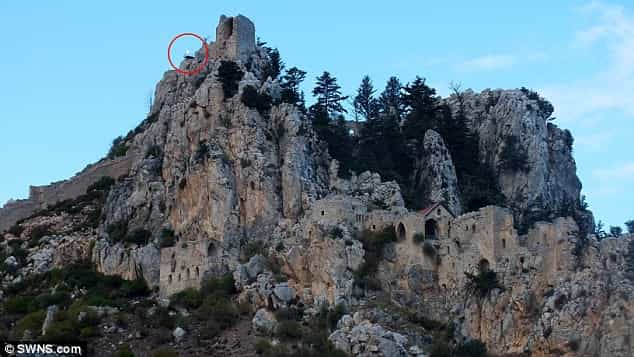 Επισκέφθηκαν τον Άγιο Ιλαρίωνα Κύπρου. Αυτό όμως που Φωτογράφησαν ΤΟΥΣ ΕΚΟΨΕ ΤΑ ΥΠΑΤΑ !!!