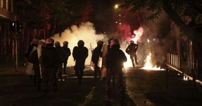 Βυθίζουν την Ελλάδα στο Χάος. Ετοιμαστείτε για Αυτά που Έρχονται (ΒΙΝΤΕΟ)