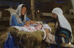 Η ΓΕΝΝΗΣΗ ΤΟΥ ΘΕΑΝΘΡΩΠΟΥ ΣΤΟΝ ΑΙΣΧΥΛΟ και ΤΟΝ ΕΥΡΙΠΙΔΗ Μαρία και Ιωσήφ μιλώντας και φροντίζοντας το μωρό Ιησού