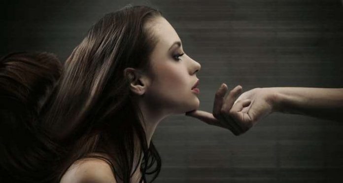 Γιατί Ό,τι Φοβάμαι το Τραβάω σαν Μαγνήτης; Η απάντηση είναι Εκπληκτική και Δεν Είναι Αυτή που Πολλοί Νομίζουν