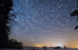 Βαγγέλης Παπαθανασίου: «Όλοι Είμαστε Συνάθροιση Δισεκατομμυρίων Ετών Μνήμης»