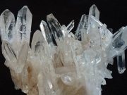 4 ιδιότητες των κρυστάλλων. Ο Τέσλα έλεγε ότι είναι ζωντανά όντα