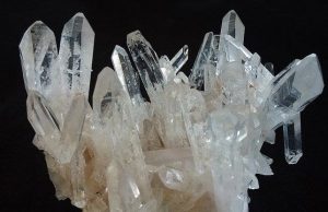 4 ιδιότητες των κρυστάλλων. Ο Τέσλα έλεγε ότι είναι ζωντανά όντα