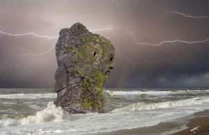 Γίγαντες και Τιτάνες. Παρειδωλίες σε Όλη τη Γη Γίγαντες και Τιτάνες.