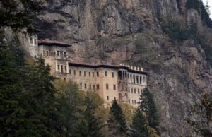 Στρατιώτες του ΝΑΤΟ  αφαίρεσαν αντικείμενα από το μοναστήρι Σουμελά με 6 μεγάλα φορτηγά