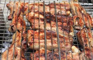 Τσικνοπέμπτη: Τι Πραγματικά Γιορτάζουμε Αυτή τη Μέρα; ψητά τσικνοπέμπτη