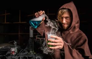 Ο Αλχημιστής των Ονείρων Ο Αλχημιστής των Ονείρων ανακατεύει μαγικά υγρά