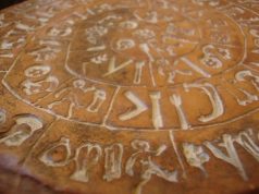 Λύθηκε το μυστήριο για τον Δίσκο της Φαιστού μετά από 110 χρόνια προσπάθειας, υποστηρίζει γλωσσολόγος. Τι γράφει