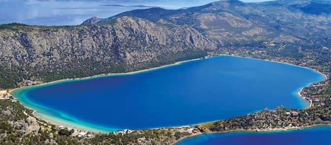 Η Λίμνη Δίπλα στη Θάλασσα που Λίγοι Γνωρίζουν Μόλις Μία Ώρα Από την Αθήνα