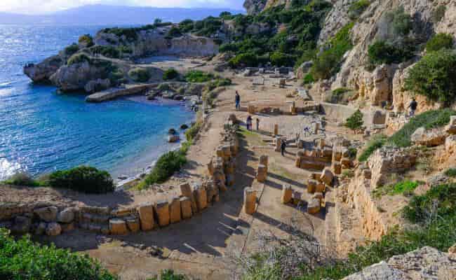 Η Λίμνη Δίπλα στη Θάλασσα που Λίγοι Γνωρίζουν Μόλις Μία Ώρα Από την Αθήνα