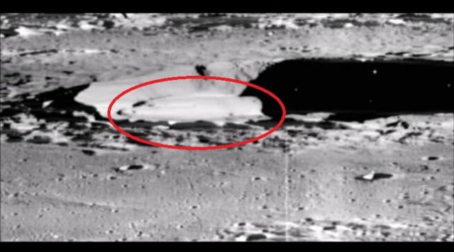Σχηματισμός σε κόκκινο κύκλο μοιάζει με αρχαίο διαστημόπλοιο σε Κρατήρα της Σελήνης
