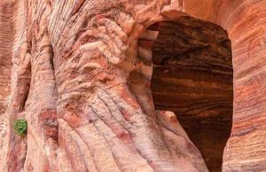 Έχει βρεθεί ο Τάφος του Μεγάλου Αλεξάνδρου σε μια σπηλιά στην Ιορδανία, ισχυρίζεται κυνηγός θησαυρών, αλλά θεωρείται στημένη υπόθεση