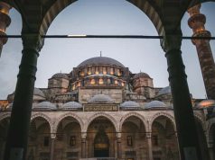 Τι ΔΕΝ μας Λένε για την Άλωση της Κωνσταντινούπολης. Ο ρόλος της Ορθόδοξης Εκκλησίας Μέσα από καμάρα Σουλεϊμάνιγιε Τζαμί στην Κωνσταντινούπολη