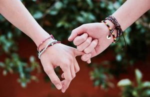 6 περιπτώσεις Κοσμικής Σύνδεσης που μπορεί να συναντήσαμε καθώς κανείς δεν έρχεται στην ζωή μας τυχαία