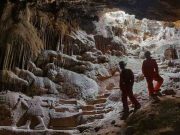 Το Μοναδικό Σπήλαιο στην Ελλάδα με Σκαλισμένα Αγάλματα στο Εσωτερικό του Βρίσκεται στον Υμηττό