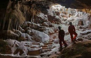 Το Μοναδικό Σπήλαιο στην Ελλάδα με Σκαλισμένα Αγάλματα στο Εσωτερικό του Βρίσκεται στον Υμηττό