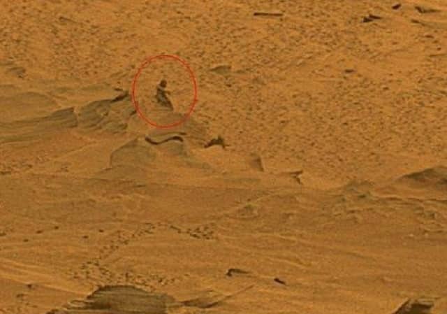 Εντοπίστηκε Κεφάλι με Κράνος Πολεμιστή σε Πέτρα στον Πλανήτη Άρη