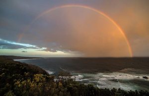 Ο Πλούταρχος περιγράφει ταξίδι σε Μεγάλη Ήπειρο πέρα από τον Βόρειο Ατλαντικό Ωκεανό