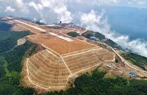 Κινέζοι κόβουν βουνοκορφή για κατασκευή αεροδρομίου και μας θυμίζει τις Άνδεις από το αρχαίο παρελθόν