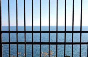 Η Γη είναι η φυλακή του χειρότερου ανθρωποειδούς του Σύμπαντος