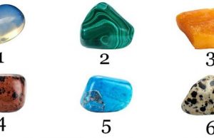 Επίλεξε ένα πετράδι και μάθε τι κουβαλάς μέσα σου πετράδια