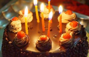 Γιατί Σβήνουμε Κεριά στα Γενέθλια και Πως Εύχονταν οι Αρχαίοι Έλληνες