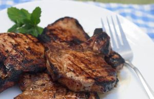 Η μαρινάδα για τις πιο νόστιμες μπριζόλες φούρνου που έχουμε δοκιμάσει ποτέ μπριζόλες φούρνου