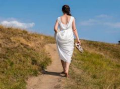 Τι Συμβαίνει στο Σώμα μας Όταν Περπατάμε Ξυπόλητοι