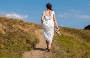 Τι Συμβαίνει στο Σώμα μας Όταν Περπατάμε Ξυπόλητοι