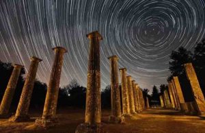 Ινδιάνος Ιερέας Ανακαλύπτει το «Εκρηκτικό Μείγμα» των Ελλήνων