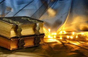 Το Βιβλίο του Ενώχ και οι Άγγελοι Παλιό δίτομο χοντρό βιβλίο κλειδωμένο