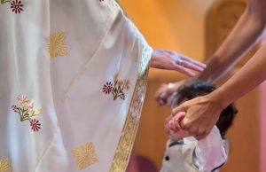 Γιατί οι Έλληνες αποκαλούνται Δούλοι στην Εκκλησία Στιγμιότυπο από Βάφτιση. Όλοι δούλοι του Θεού