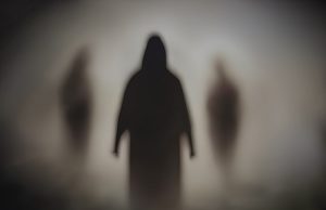 Ο Πηγαδισμός των Ψυχών. Πως Γίνεται η Επαφή με Πρόσωπα που «Έφυγαν» Αφηρημένες θολές ανατριχιαστικές οντότητες