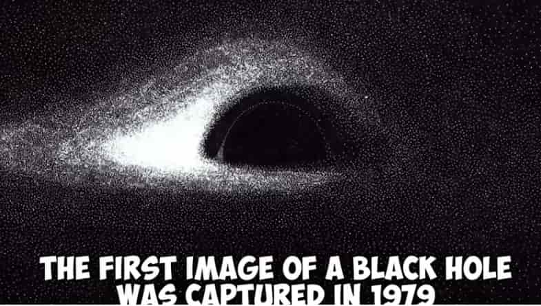 Το Μάτι του Ώρου Θυμίζει η Πρώτη Μαύρη Τρύπα που Καταγράφηκε ποτέ