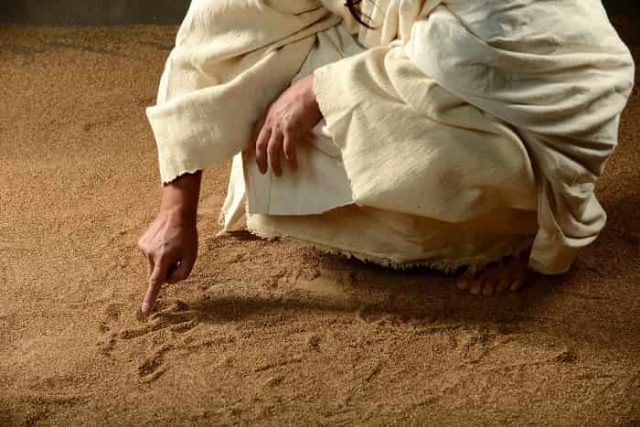 Ο Ιησούς γράφει στην άμμο