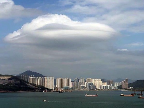 Γιγαντιαίο UFO «Σκεπάζει» Ολόκληρη Πόλη στην Κίνα