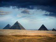 Έγγραφα της KGB αποκαλύπτουν: Ο Μυστηριώδης Τάφος και «Κάτι Ανεξήγητο» Κάτω από την Πυραμίδα του Χέοπα