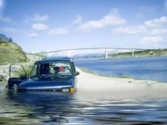 Πως να βγούμε από αυτοκίνητο που βυθίζεται σώζοντας την ζωή μας και των συνεπιβατών αυτοκίνητο που βυθίζεται