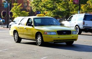 Ανέκδοτο: Ένας Ιερέας Πεθαίνει και Βρίσκεται στην Είσοδο του Παραδείσου